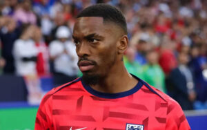 Huyền thoại của Man United kêu gọi đội bóng cũ tìm người phù hợp